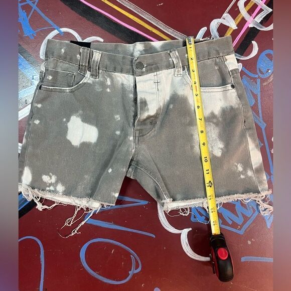 Insight Acid Wash shorts - Picture 6 of 6